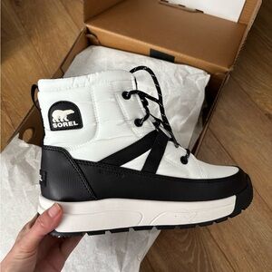 Sorel White & Black Quilted Lace-Up Winter Boot